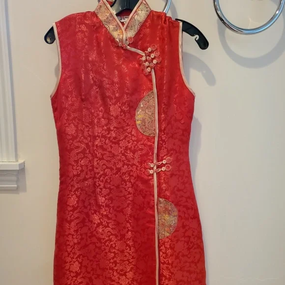 Elegant Silky Chinese Dress - Picture 1 of 8